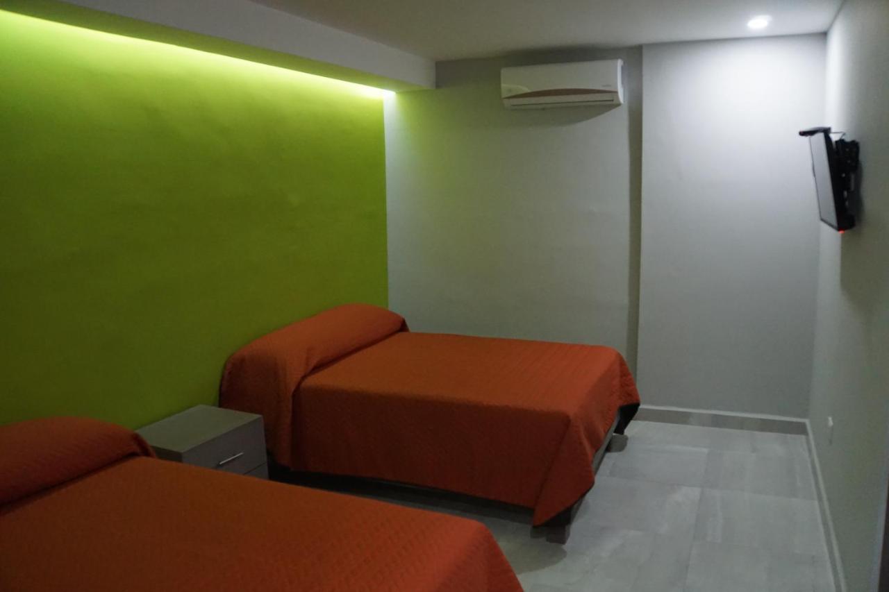 Hotel Hc Express Monterrey Extérieur photo